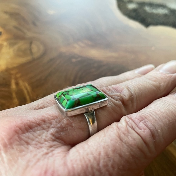 Sterling silver size 8 ring. - Picture 1 of 3